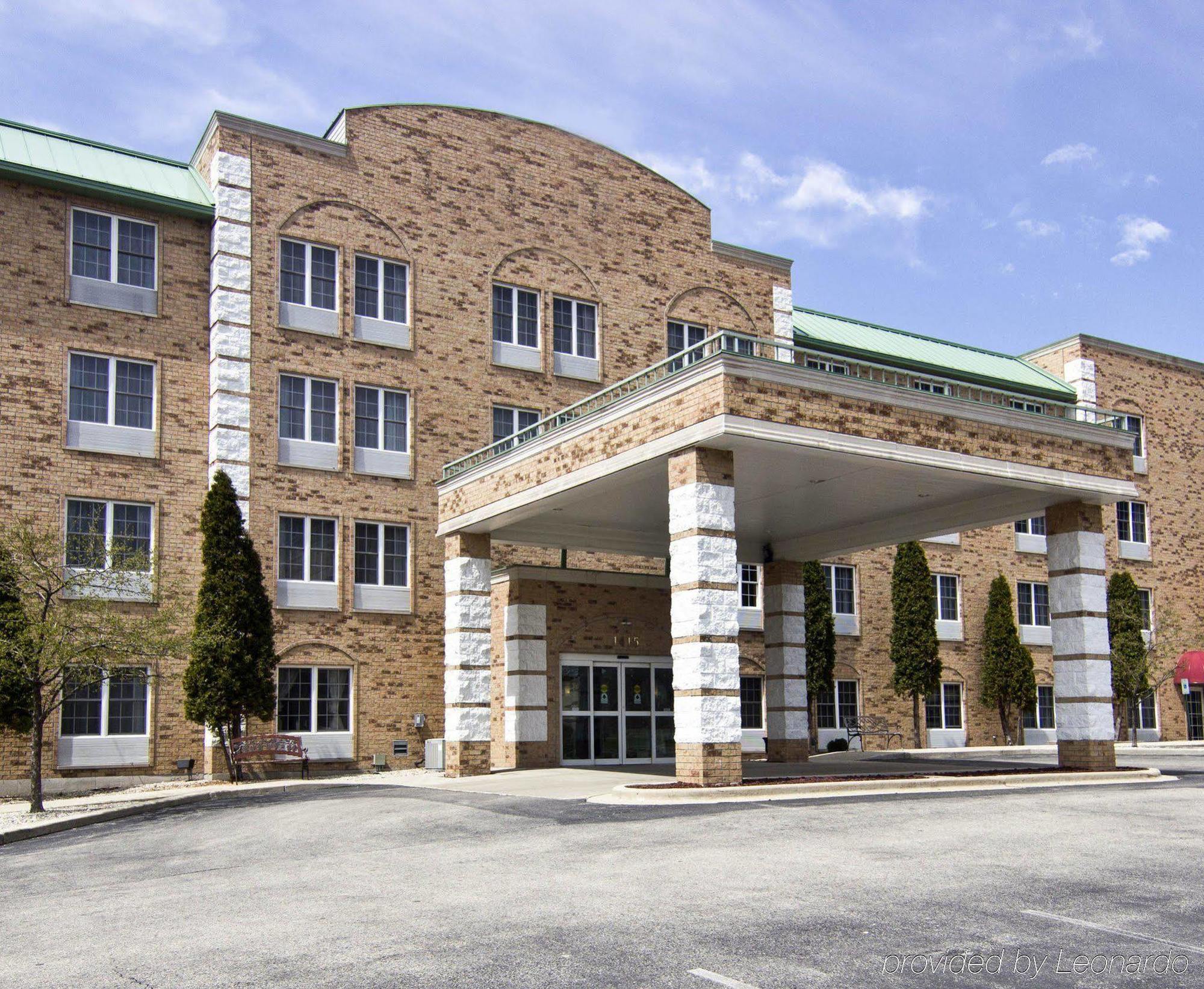 Comfort Inn & Suites Grafton-Cedarburg Exteriör bild