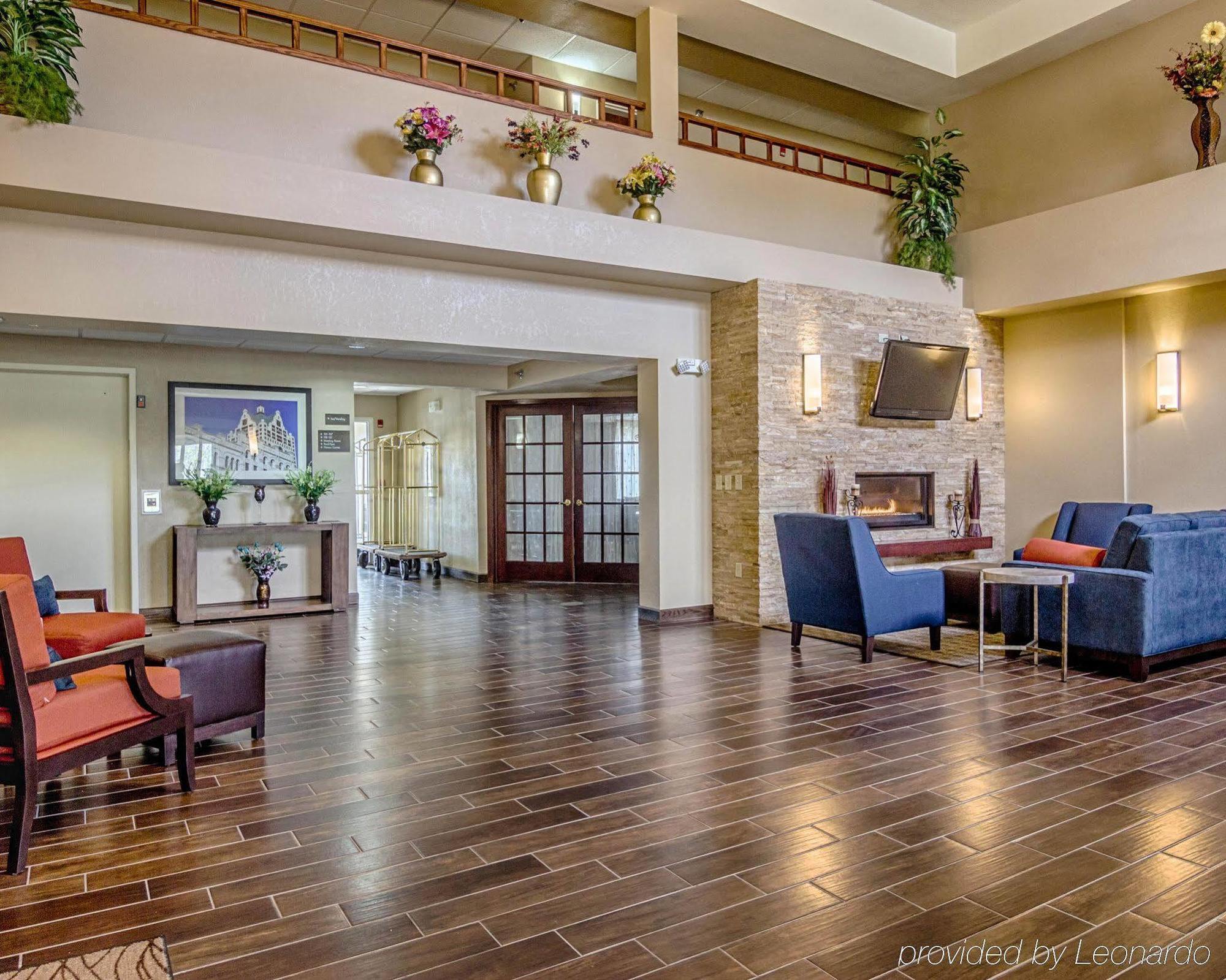 Comfort Inn & Suites Grafton-Cedarburg Exteriör bild