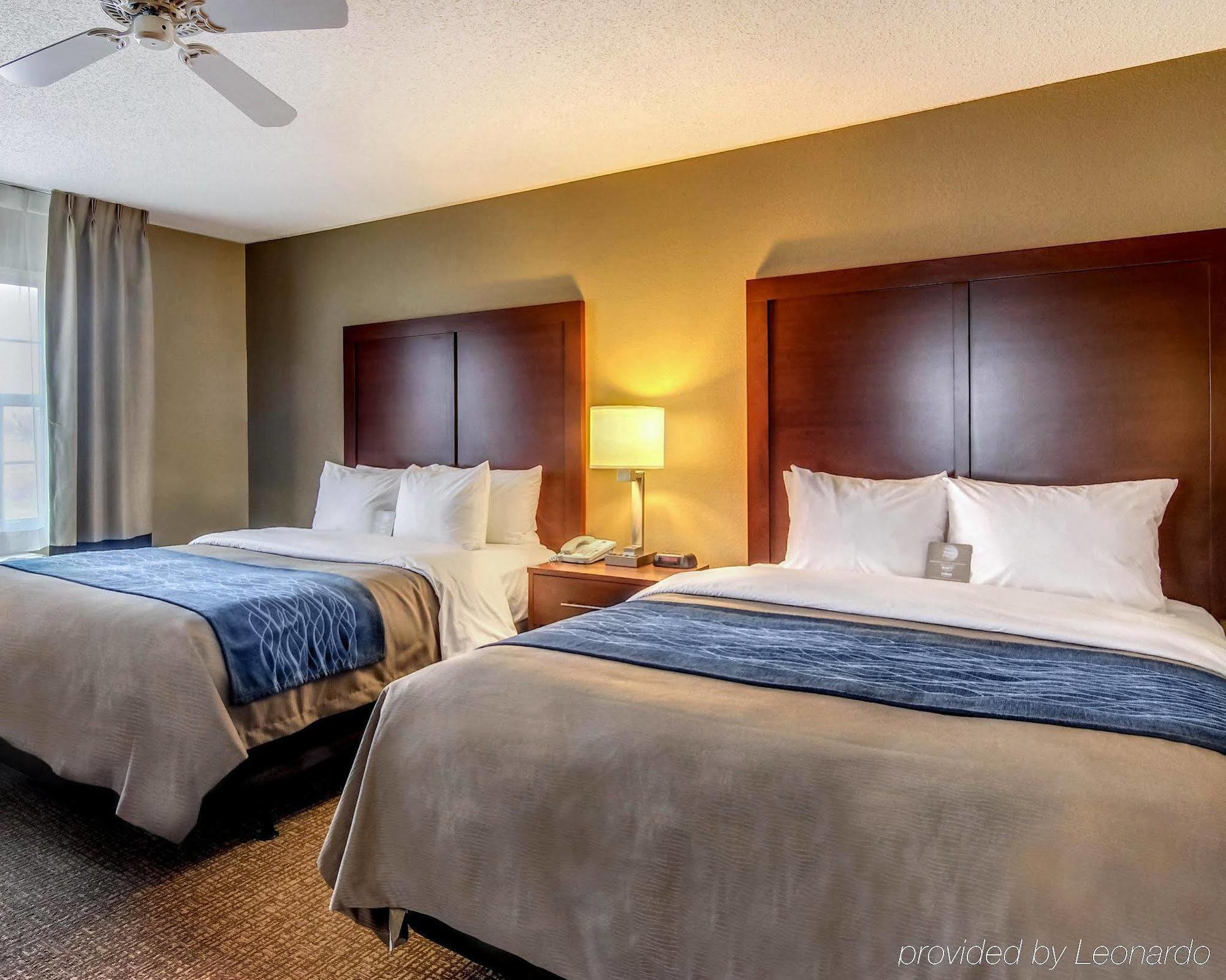 Comfort Inn & Suites Grafton-Cedarburg Exteriör bild