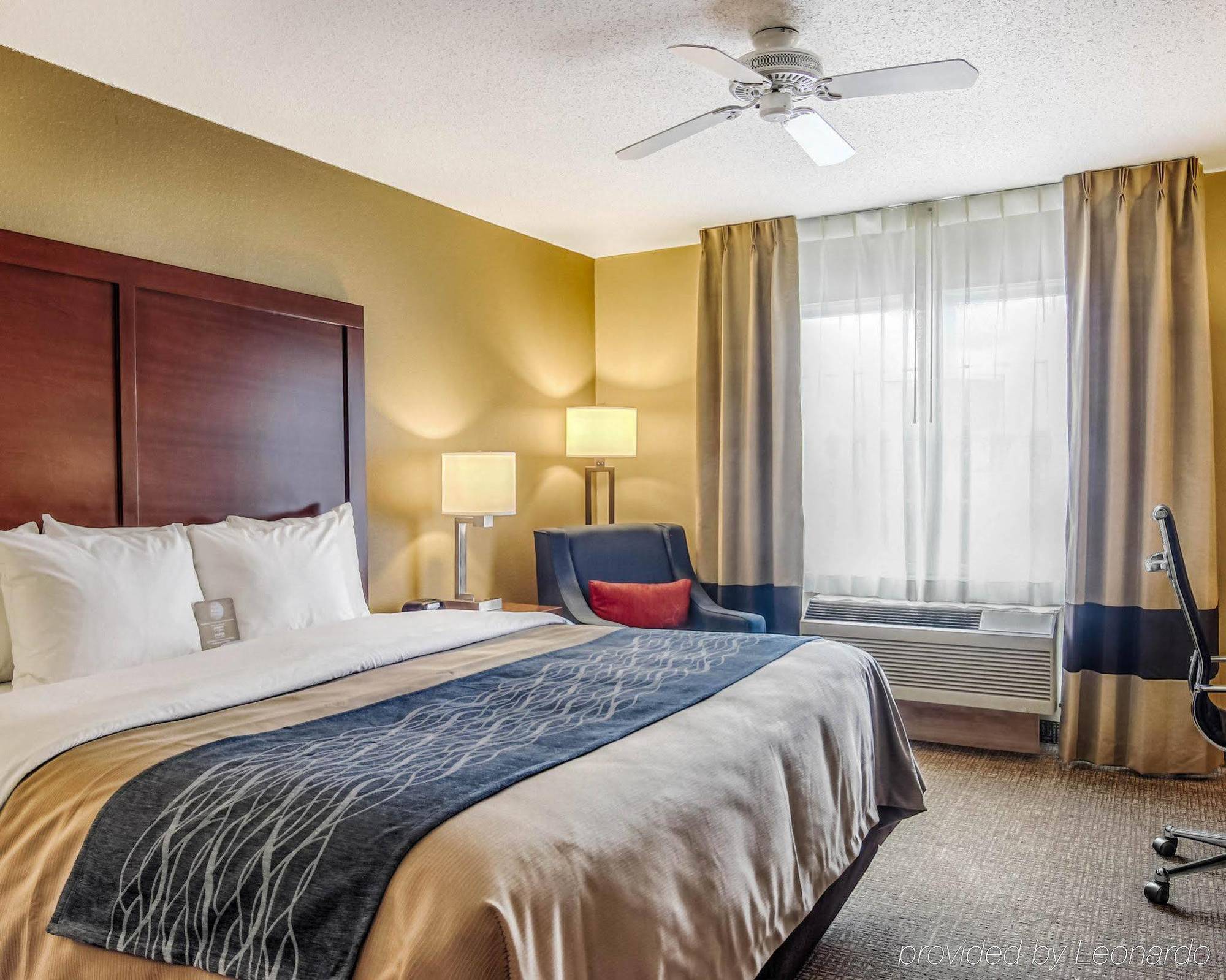 Comfort Inn & Suites Grafton-Cedarburg Exteriör bild