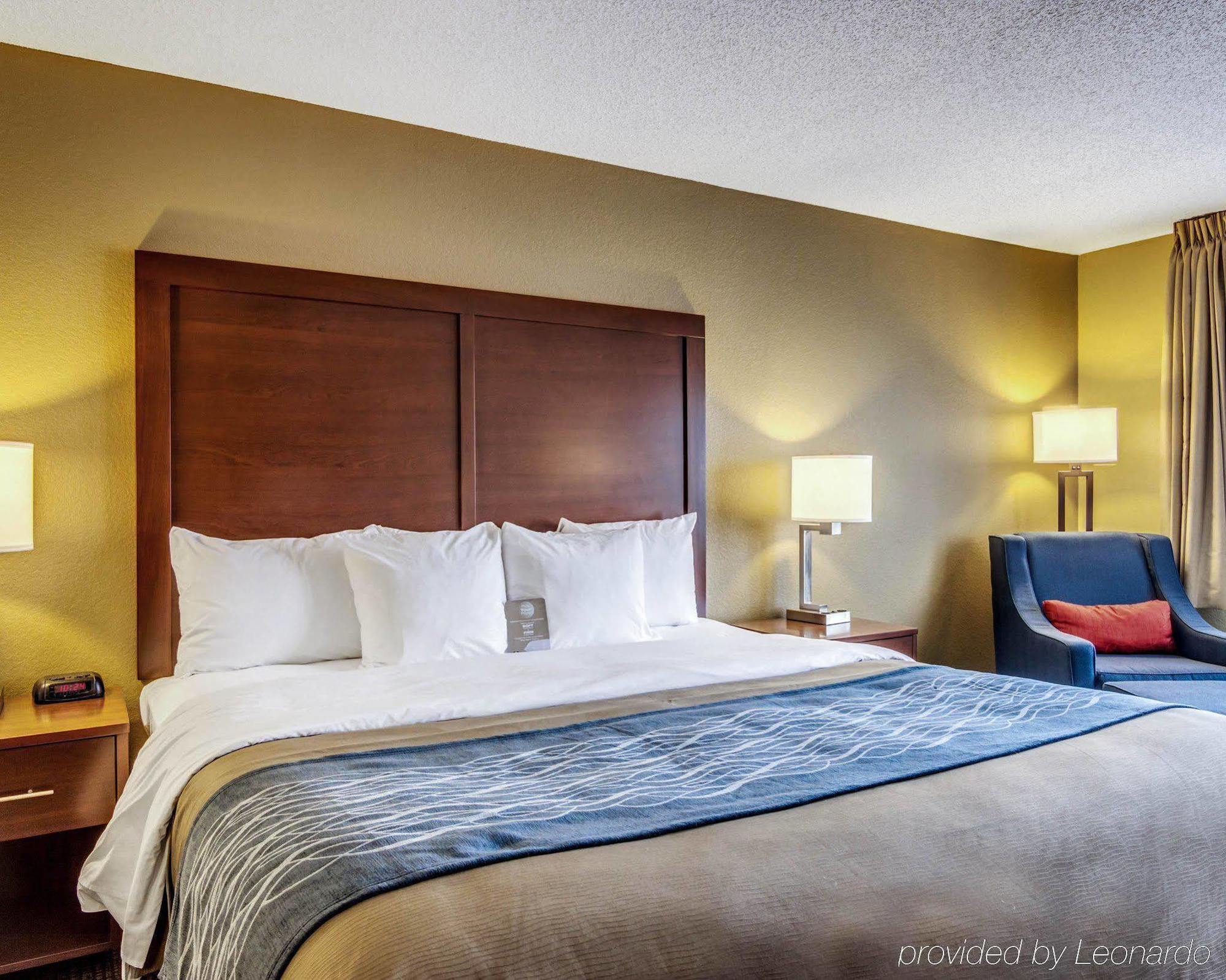 Comfort Inn & Suites Grafton-Cedarburg Exteriör bild