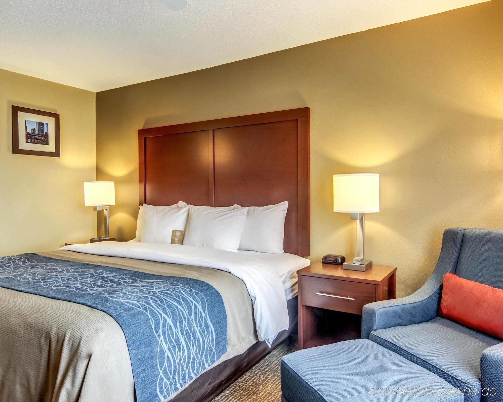 Comfort Inn & Suites Grafton-Cedarburg Exteriör bild