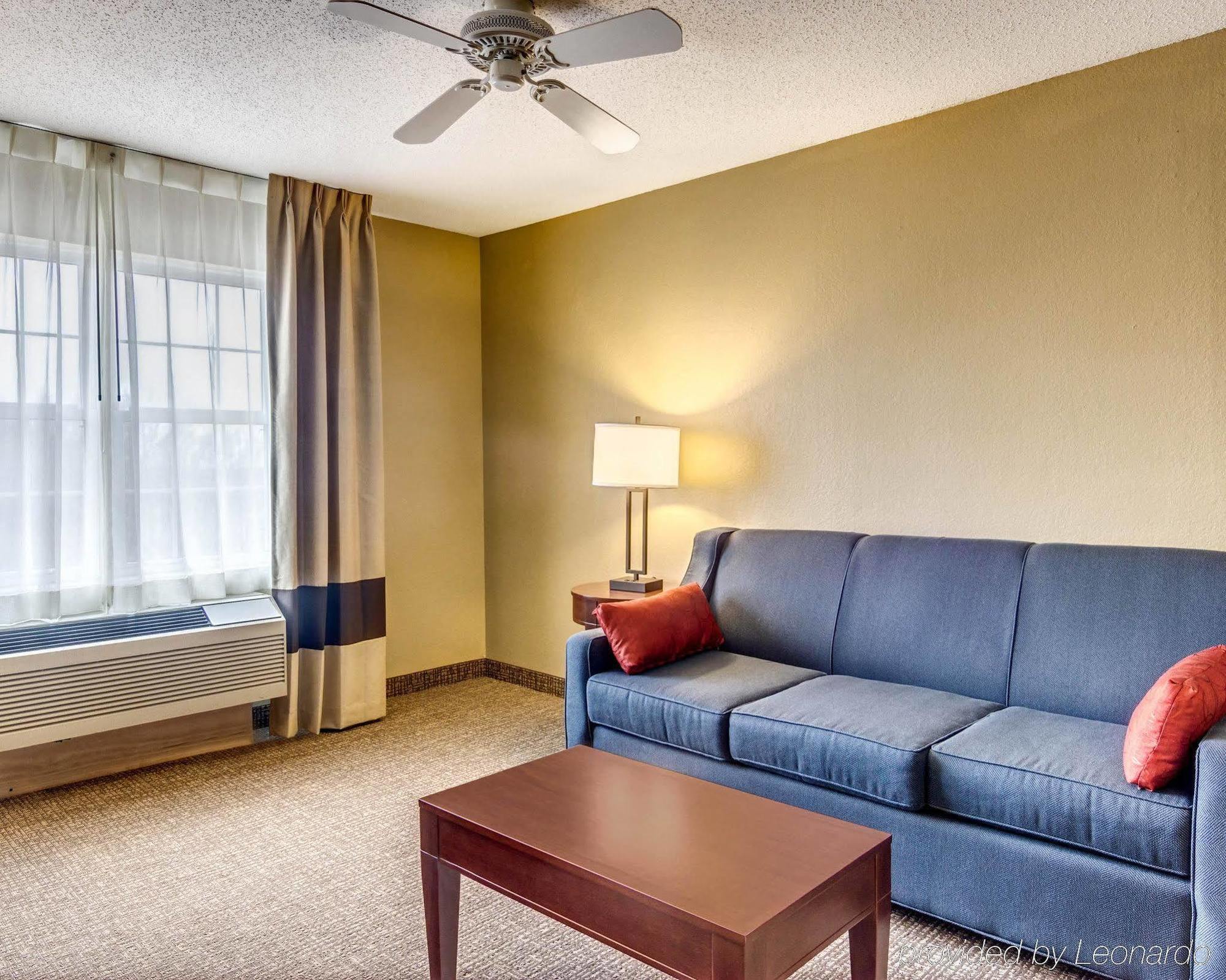 Comfort Inn & Suites Grafton-Cedarburg Exteriör bild