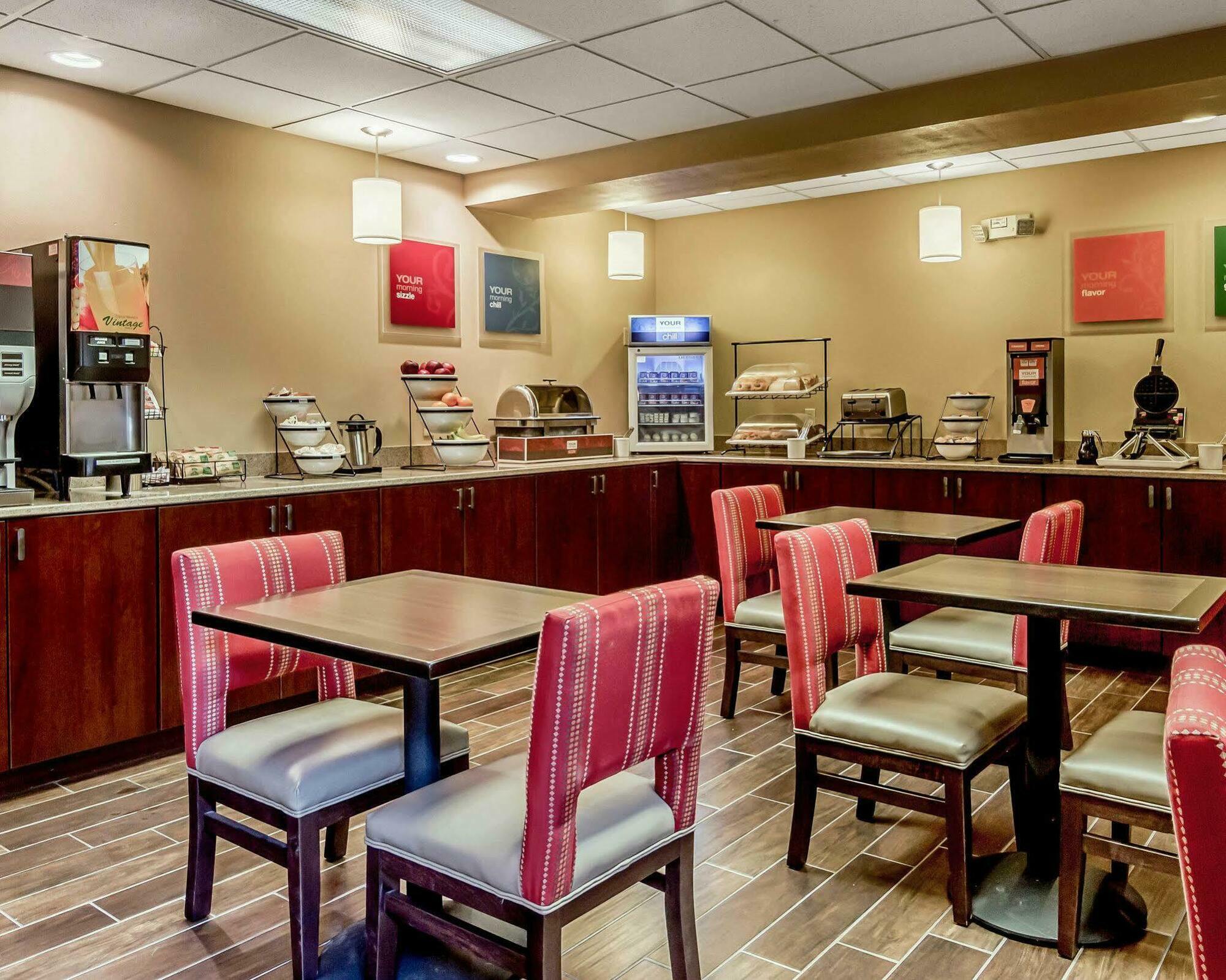 Comfort Inn & Suites Grafton-Cedarburg Exteriör bild